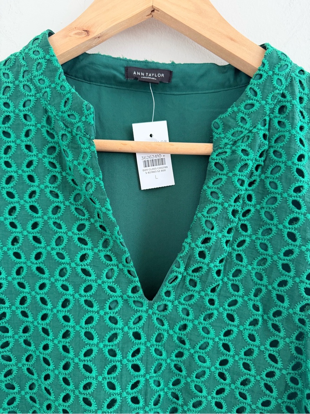 NWT Ann Taylor Womens L Green Eyelet Puff Sleeve Blouse Top Feminine Office Chic - Picture 3 of 9